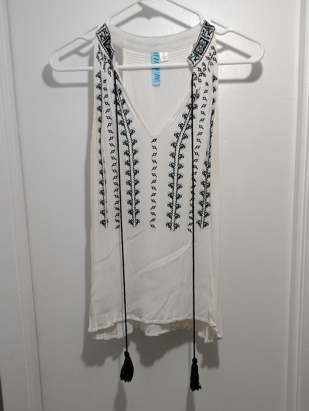 dina be White Embroidered V-Neck Camisole with Black & Teal Accents
